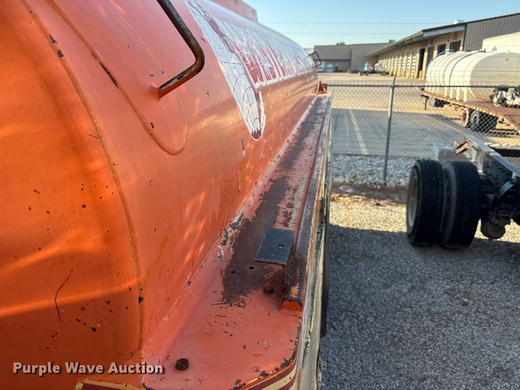 image for item EA7576 2004 Freightliner Business Class M2 fuel truck