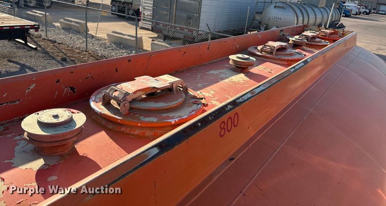 image for item EA7576 2004 Freightliner Business Class M2 fuel truck