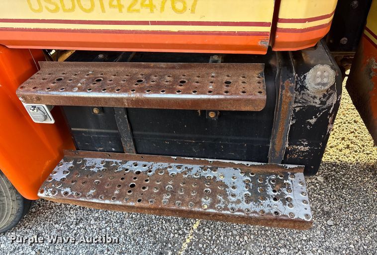 image for item EA7576 2004 Freightliner Business Class M2 fuel truck