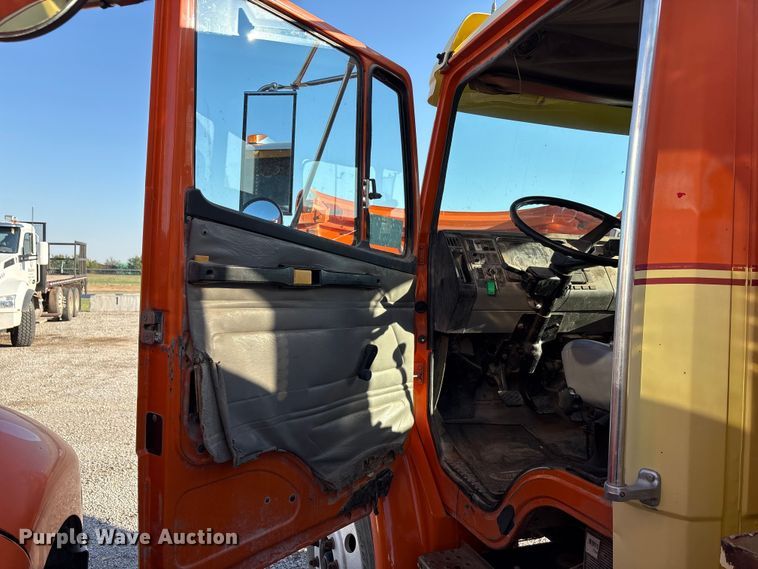 image for item EA7576 2004 Freightliner Business Class M2 fuel truck