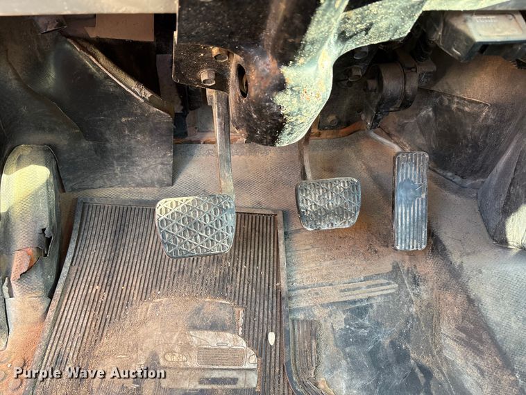 image for item EA7576 2004 Freightliner Business Class M2 fuel truck