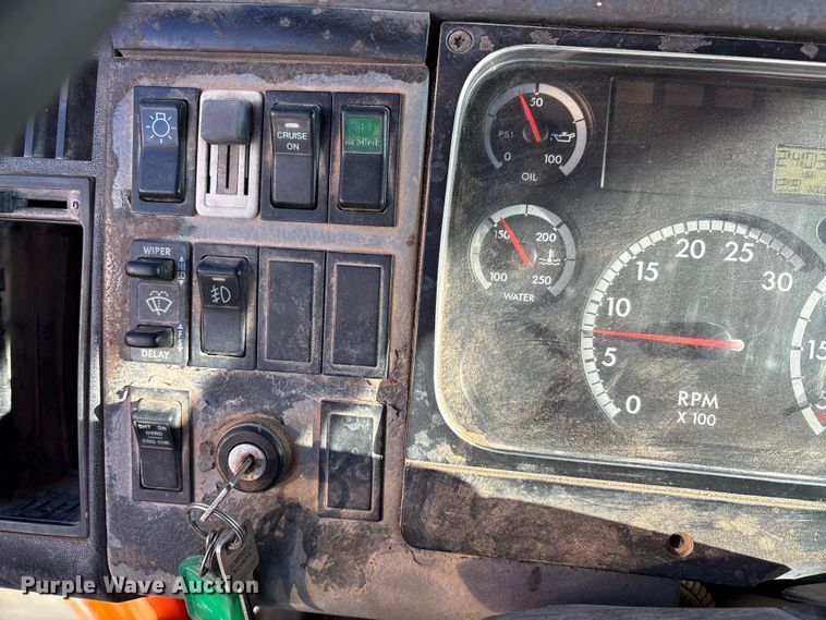 image for item EA7576 2004 Freightliner Business Class M2 fuel truck