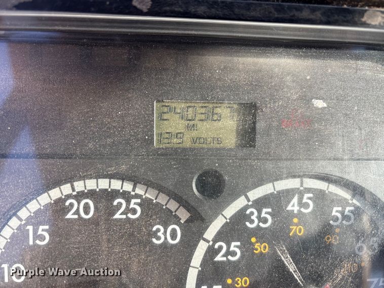 image for item EA7576 2004 Freightliner Business Class M2 fuel truck