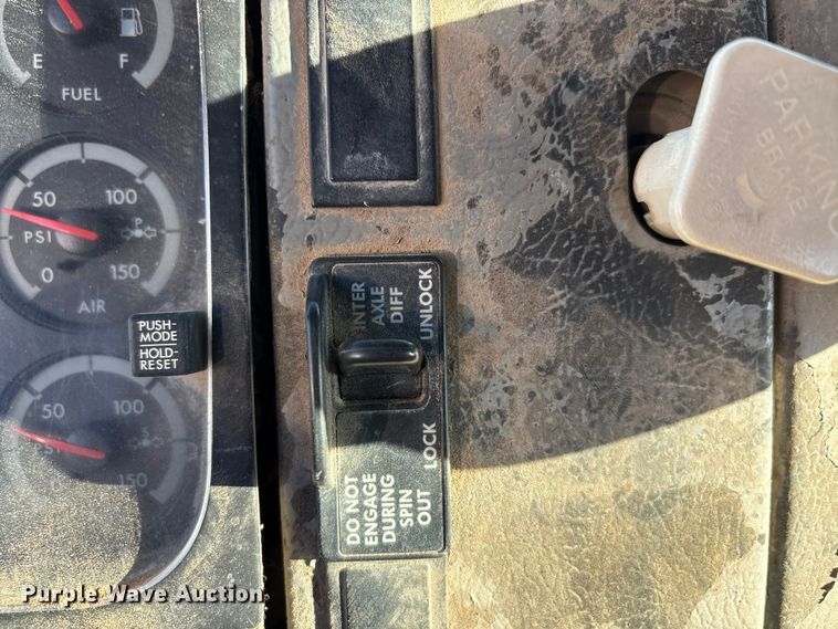 image for item EA7576 2004 Freightliner Business Class M2 fuel truck