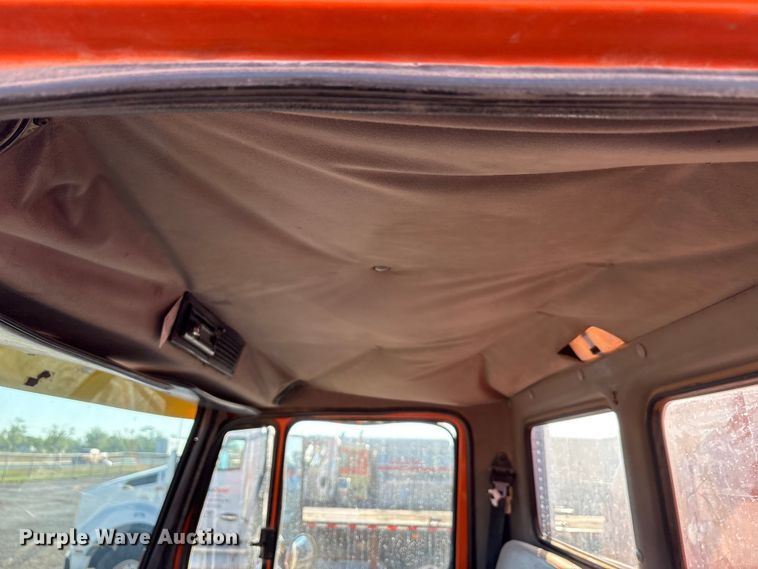 image for item EA7576 2004 Freightliner Business Class M2 fuel truck