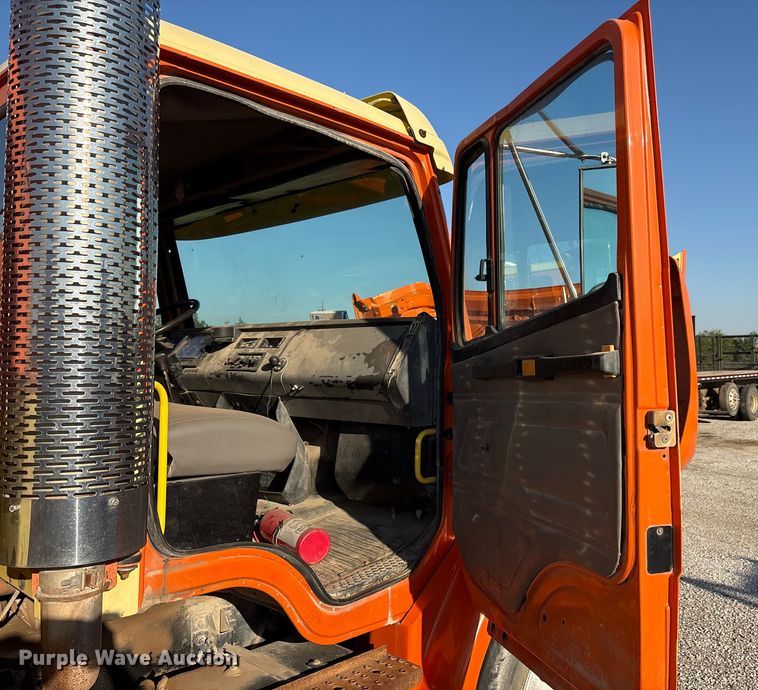 image for item EA7576 2004 Freightliner Business Class M2 fuel truck