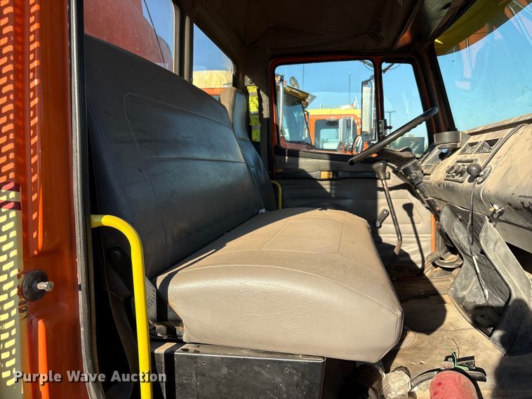 image for item EA7576 2004 Freightliner Business Class M2 fuel truck