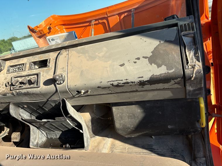 image for item EA7576 2004 Freightliner Business Class M2 fuel truck