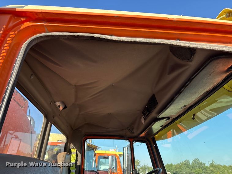 image for item EA7576 2004 Freightliner Business Class M2 fuel truck