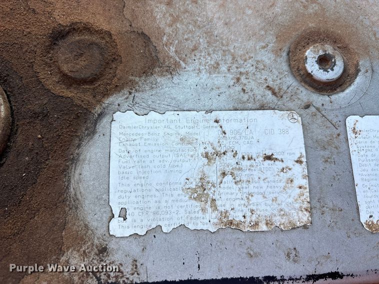 image for item EA7576 2004 Freightliner Business Class M2 fuel truck