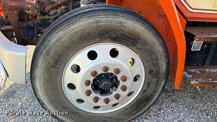 image for item EA7576 2004 Freightliner Business Class M2 fuel truck