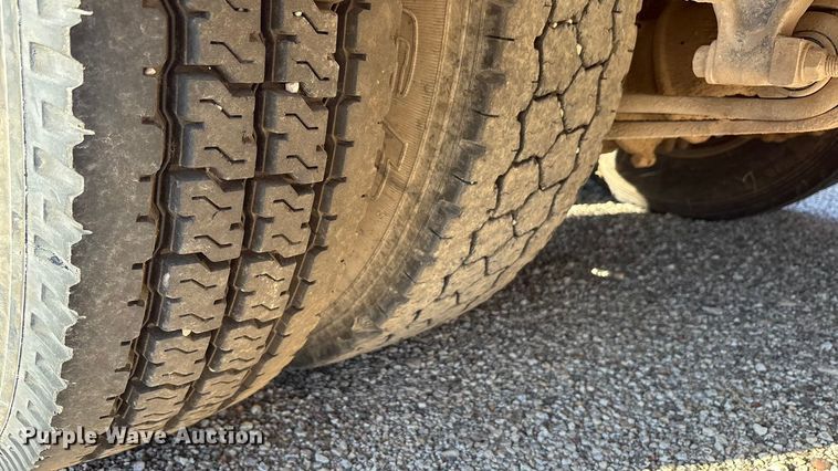 image for item EA7576 2004 Freightliner Business Class M2 fuel truck