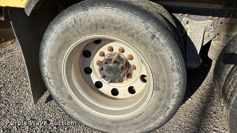 image for item EA7576 2004 Freightliner Business Class M2 fuel truck