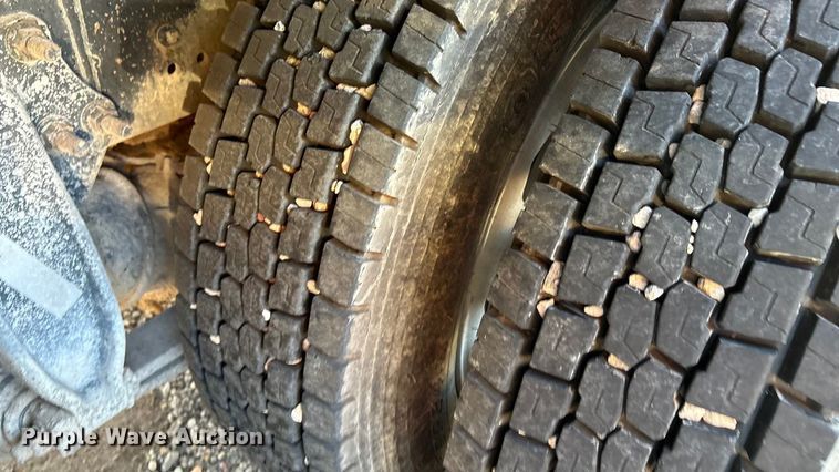 image for item EA7576 2004 Freightliner Business Class M2 fuel truck