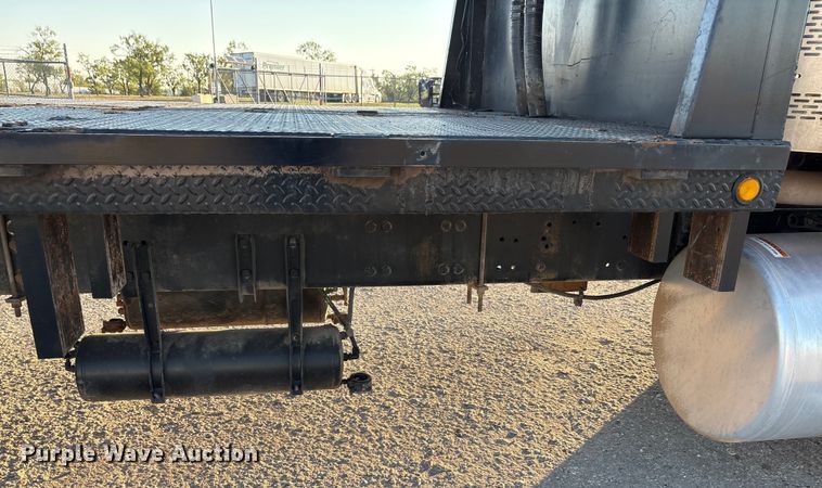 image for item EA7577 2016 Freightliner Business Class M2 flatbed truck