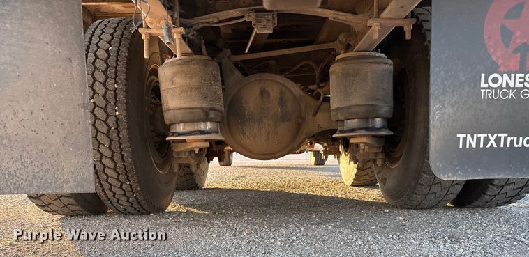 image for item EA7577 2016 Freightliner Business Class M2 flatbed truck