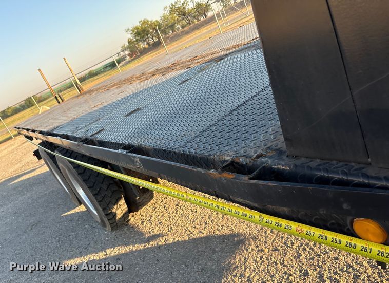 image for item EA7577 2016 Freightliner Business Class M2 flatbed truck