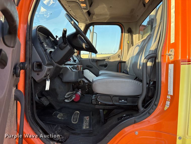 image for item EA7577 2016 Freightliner Business Class M2 flatbed truck