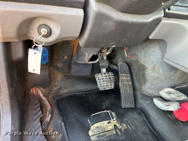 image for item EA7577 2016 Freightliner Business Class M2 flatbed truck