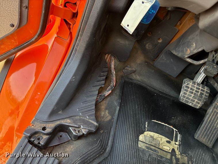 image for item EA7577 2016 Freightliner Business Class M2 flatbed truck