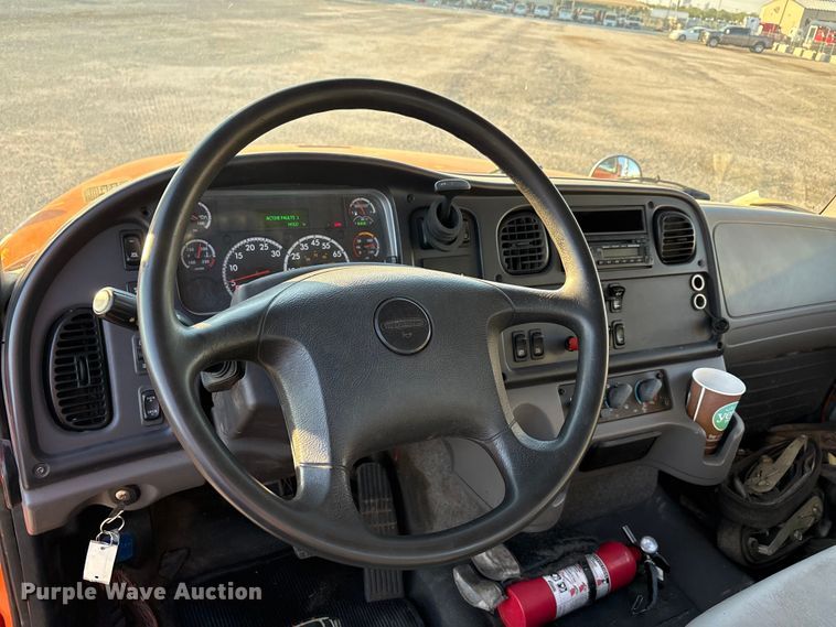 image for item EA7577 2016 Freightliner Business Class M2 flatbed truck