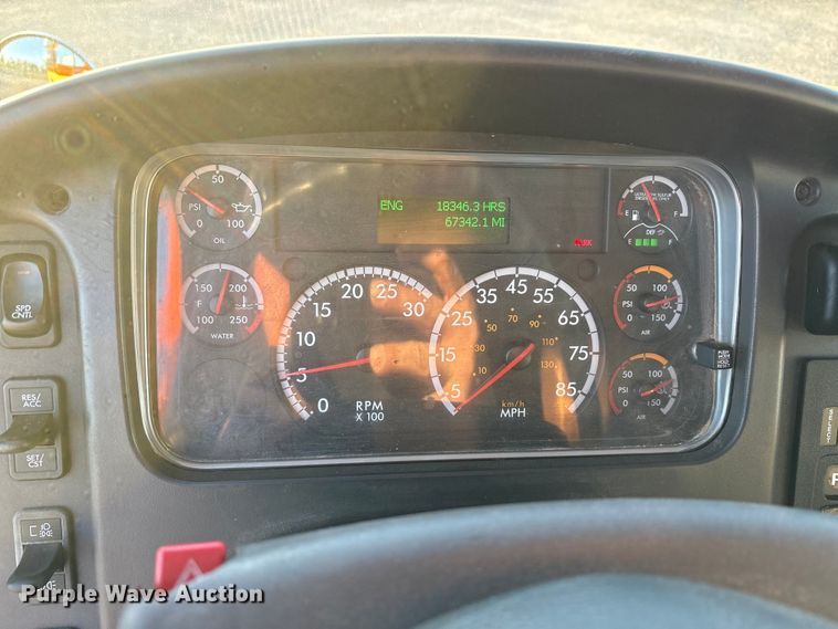 image for item EA7577 2016 Freightliner Business Class M2 flatbed truck