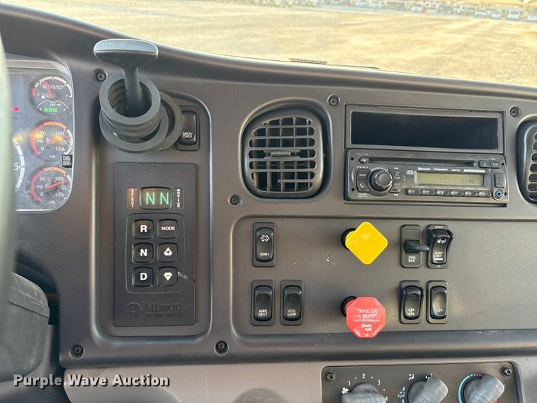 image for item EA7577 2016 Freightliner Business Class M2 flatbed truck