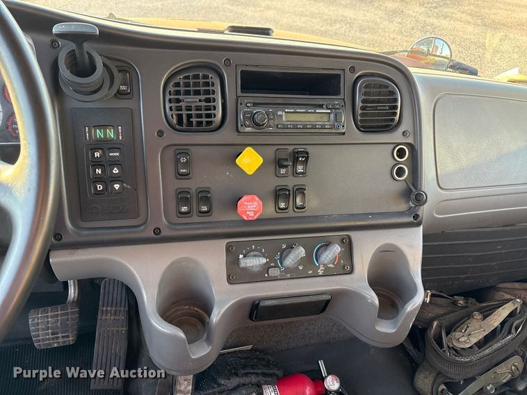 image for item EA7577 2016 Freightliner Business Class M2 flatbed truck