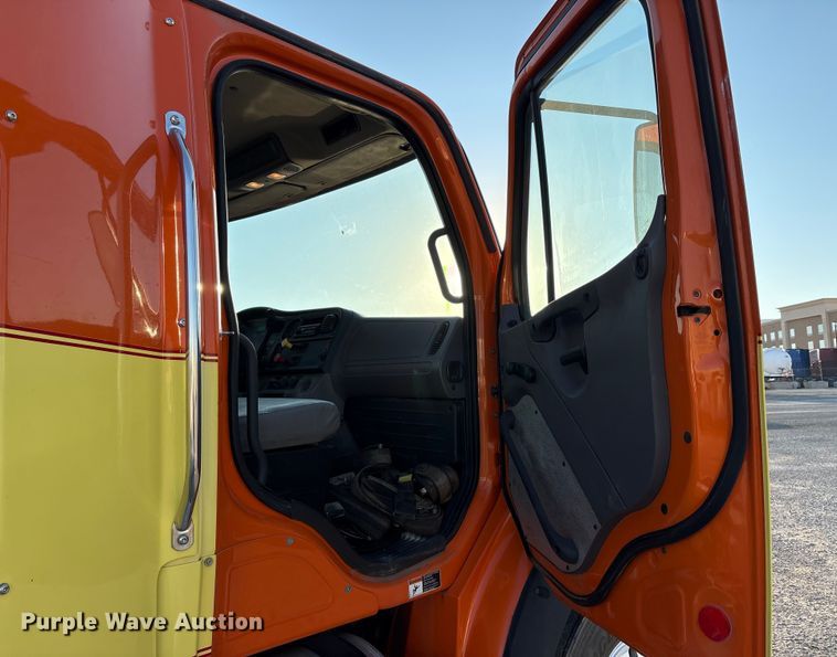 image for item EA7577 2016 Freightliner Business Class M2 flatbed truck