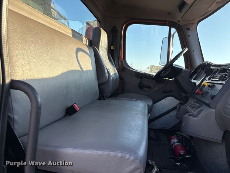 image for item EA7577 2016 Freightliner Business Class M2 flatbed truck