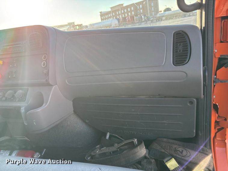 image for item EA7577 2016 Freightliner Business Class M2 flatbed truck