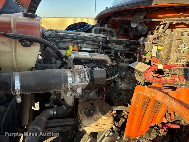 image for item EA7577 2016 Freightliner Business Class M2 flatbed truck