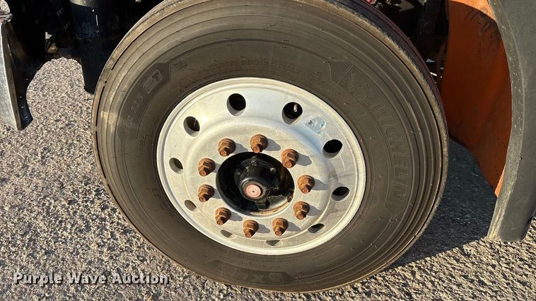 image for item EA7577 2016 Freightliner Business Class M2 flatbed truck