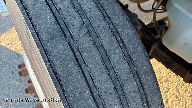 image for item EA7577 2016 Freightliner Business Class M2 flatbed truck