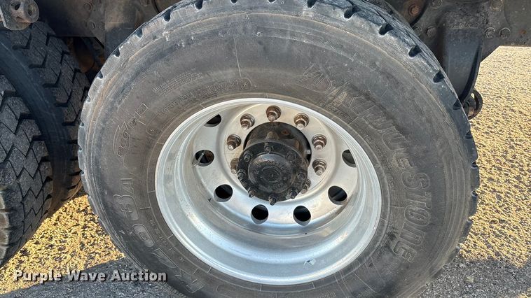 image for item EA7577 2016 Freightliner Business Class M2 flatbed truck