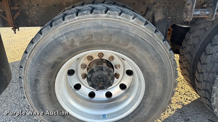 image for item EA7577 2016 Freightliner Business Class M2 flatbed truck