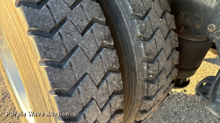 image for item EA7577 2016 Freightliner Business Class M2 flatbed truck