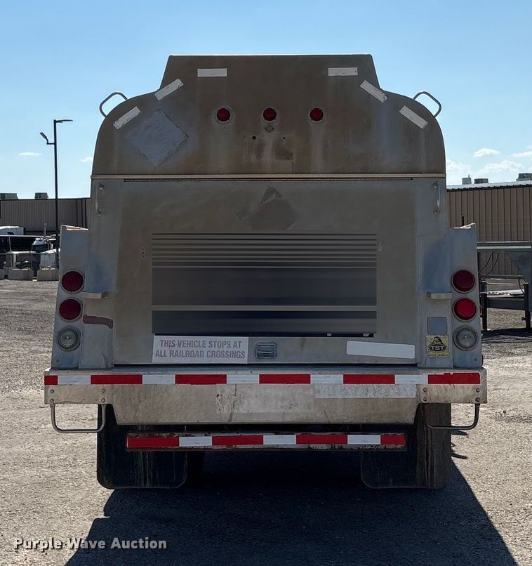 image for item EA7578 2007 Freightliner Business Class M2 fuel truck