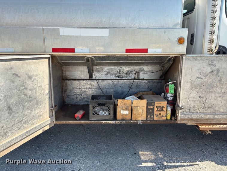 image for item EA7578 2007 Freightliner Business Class M2 fuel truck