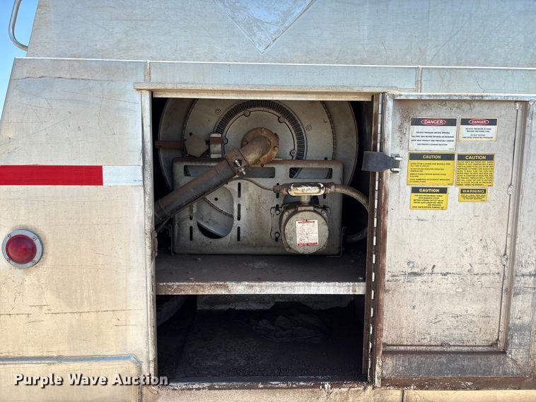 image for item EA7578 2007 Freightliner Business Class M2 fuel truck