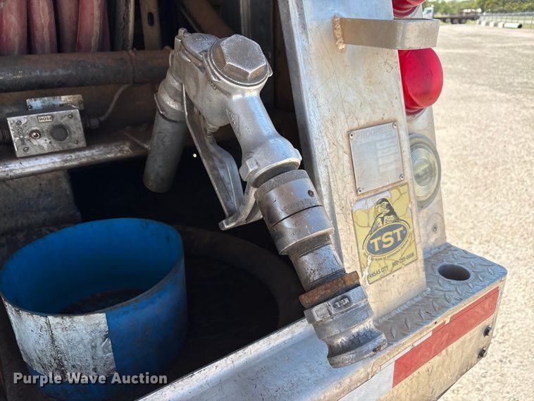 image for item EA7578 2007 Freightliner Business Class M2 fuel truck