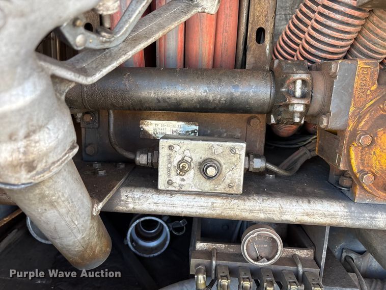 image for item EA7578 2007 Freightliner Business Class M2 fuel truck