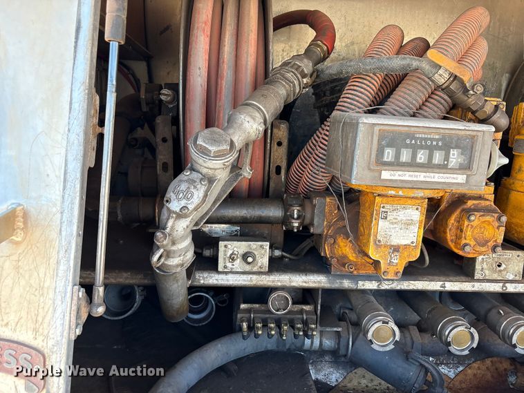 image for item EA7578 2007 Freightliner Business Class M2 fuel truck