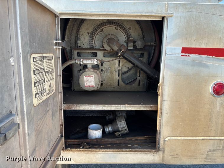 image for item EA7578 2007 Freightliner Business Class M2 fuel truck