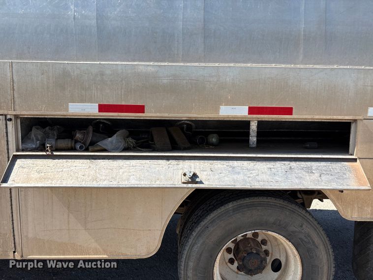 image for item EA7578 2007 Freightliner Business Class M2 fuel truck