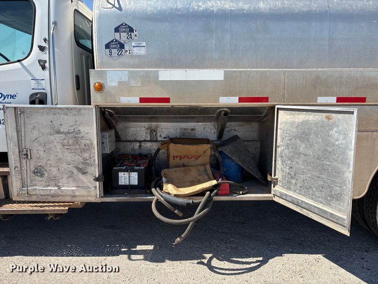 image for item EA7578 2007 Freightliner Business Class M2 fuel truck