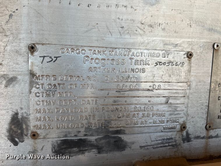 image for item EA7578 2007 Freightliner Business Class M2 fuel truck