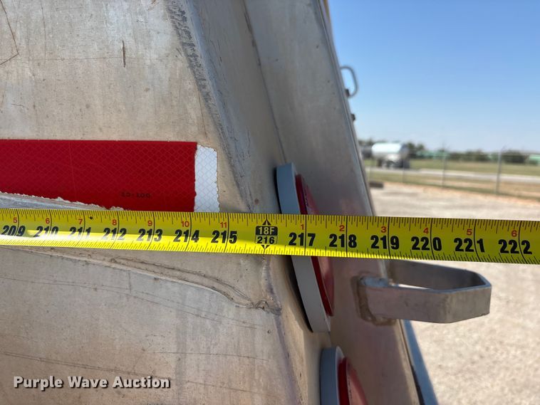 image for item EA7578 2007 Freightliner Business Class M2 fuel truck