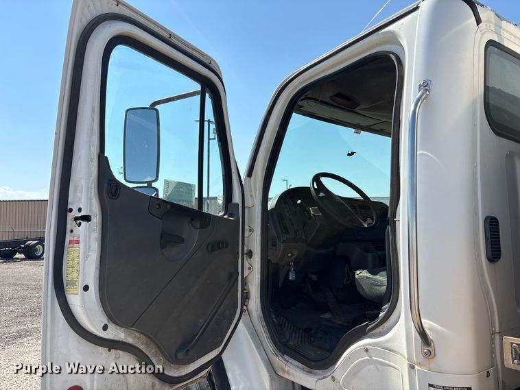 image for item EA7578 2007 Freightliner Business Class M2 fuel truck