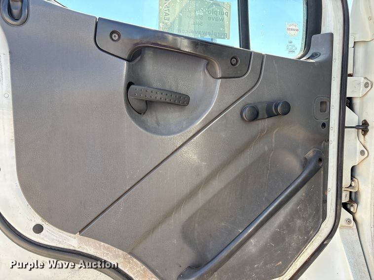 image for item EA7578 2007 Freightliner Business Class M2 fuel truck